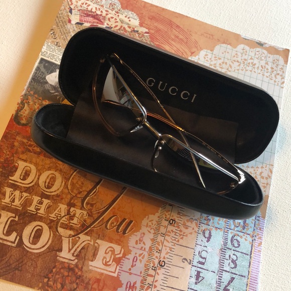 Gucci Accessories - ☀️Gucci Aviator style sunglasses.